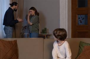 Estudo reforça a importância do cuidado parental e do apoio à saúde materna. (Foto: Magnific)