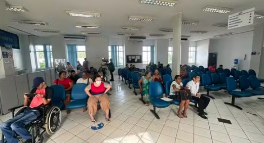 Fila de pedidos do INSS caiu, mas negativas de benefícios aumentaram em 2026.