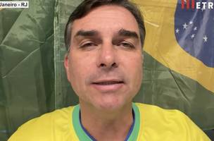 Flávio Bolsonaro diz que recebeu “manto de Bolsonaro” (Foto: Reprodução/Metrópoles)