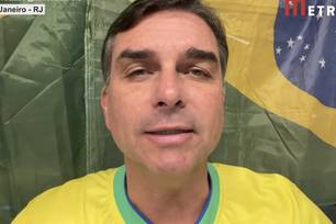 Flávio Bolsonaro diz que recebeu “manto de Bolsonaro”