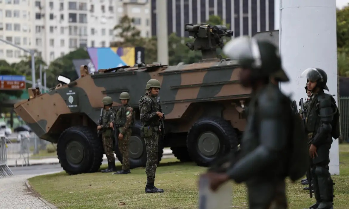 Forças Armadas poderão reforçar a segurança durante as eleições de outubro.