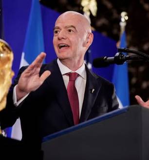 Gianni Infantino enfrenta resistência da Uefa após proposta envolvendo direitos comerciais da Fifa.