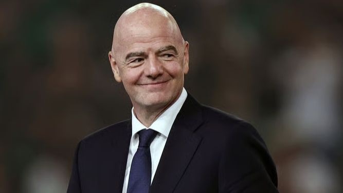 Gianni Infantino, presidente da Fifa, é alvo de contestação da Uefa.