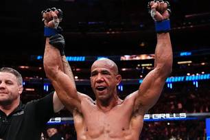 Brasil volta a liderar evento do UFC com destaque nos médios e pesados