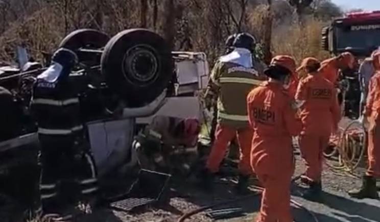 Caminhão tomba após colisão na BR-316 e deixa motorista morto em Monsenhor Gil