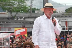 Lula faz primeiro ato de campanha em Bangú, no Rio de Janeiro