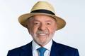 MP Eleitoral considera regular foto de Lula com chapéu para urna eletrônica