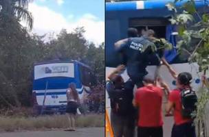 Motorista passa mal após tomar medicamento, ônibus sai da pista e passageiros são retirados pela PM em Altos (Foto: Reprodução)