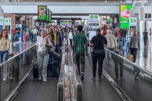 Movimento de passageiros nos aeroportos brasileiros bateu recorde no primeiro semestre de 2026. (Foto: Rafa Neddermeyer/Agência Brasil)