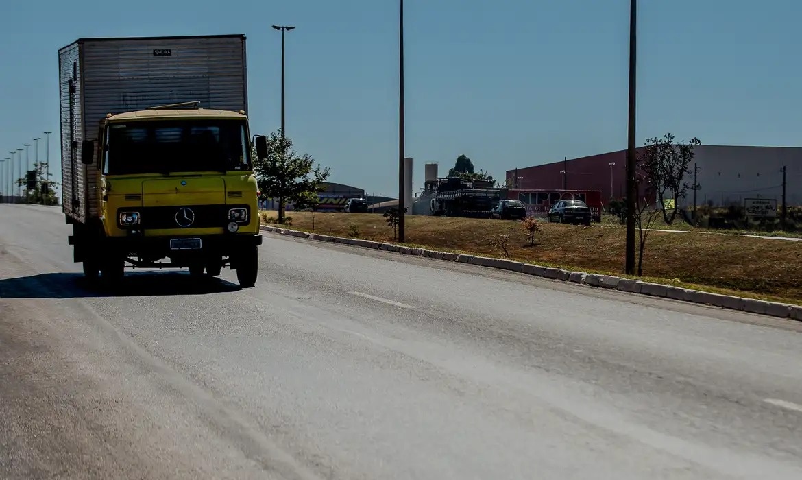 Nova lei torna permanente a exigência do Ciot para operações de transporte de cargas.