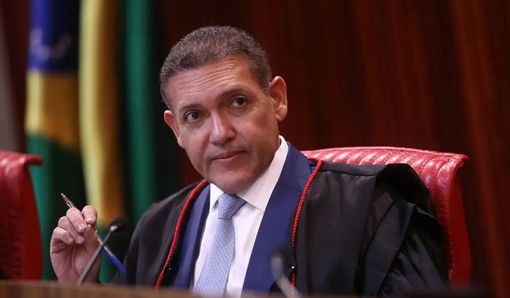 Nunes Marques suspende jingle de Lula contra Flávio Bolsonaro