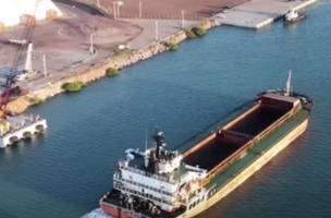 O Porto, uma miragem e o navio que vai embora, sem carga (Foto: TV Blocão)