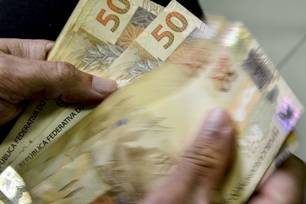 Juros altos e crédito mais restrito elevam temor de recessão em 2027