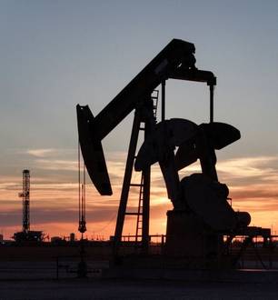 Petróleo sobe diante das incertezas sobre o tráfego no Estreito de Ormuz.