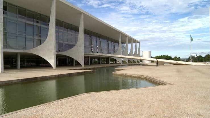 Relatório da IFI aponta necessidade de autorização do Congresso para despesas em 2026.