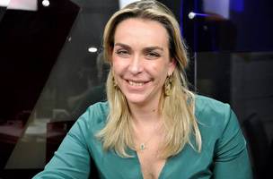 Roberta aparece até dançando (Foto: Reprodução)