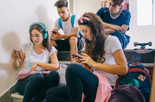 Uso excessivo de IA e vídeos curtos preocupa professores na preparação para o Enem. (Foto: Magnific)