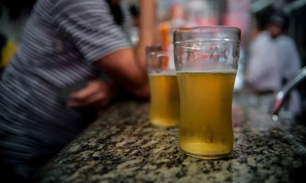 Alcool e cigarro podem causar cegueira