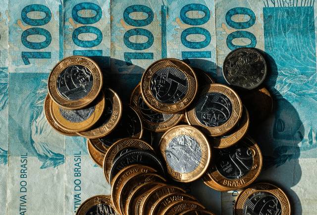 Arrecadação federal chega a R$ 2,1 tri e bate recorde em 32 anos