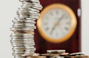 Brasil permanece no topo do ranking de juros reais após redução da Selic. (Foto: Reprodução)