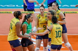 Brasileiras comemoram ponto contra o Chile, no Sul-americano (Foto: Wallace Teixeira/FV Imagem/CBV)