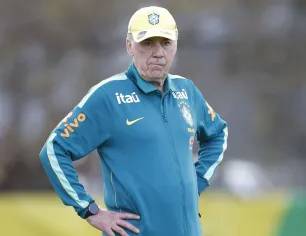 Carlo Ancelotti durante treinamento da Seleção Brasileira na Austrália