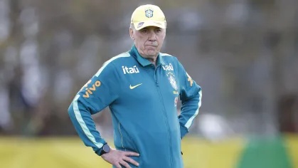Carlo Ancelotti durante treinamento da Seleção Brasileira na Austrália