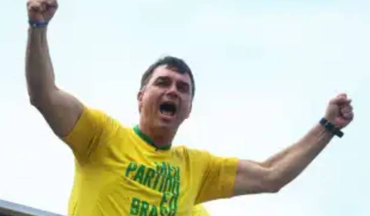 Flávio lidera pesquisa Veritá para segundo turno