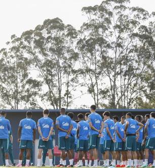 Jogadores em ação durante treino da seleção brasileira em Brisbane, na Austrália