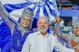 Lula acompanha desfile da Acadêmicos de Niterói na Sapucaí. (Foto: Reprodução)