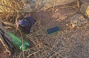 Objetos localizados próximos ao corpo da vítima (Foto: Polícia Militar)