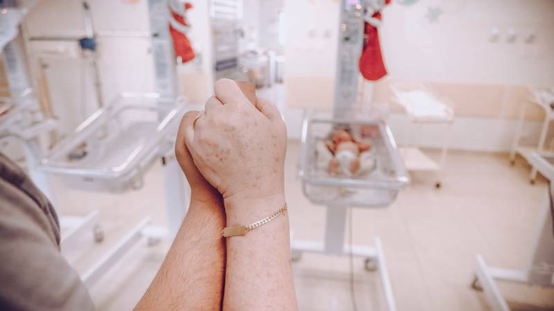 Como a demografia e a taxa de natalidade afetam o mercado educacional?