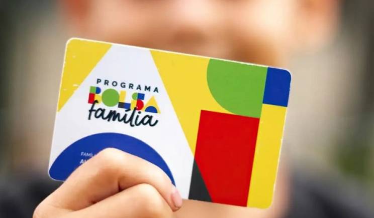 Bolsa Família reajustado começa a ser pago em 19 de outubro