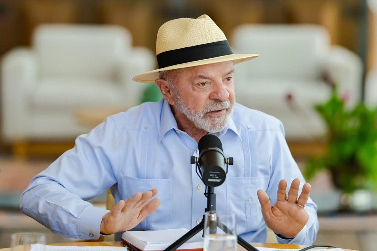 Presidente Lula chega à disputa de 2026 com programas sociais ampliados e vantagem na comparação com Flávio Bolsonaro.