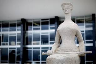 Proposta de Gilmar sobre delegados no STF atingiria Moraes e Mendonça