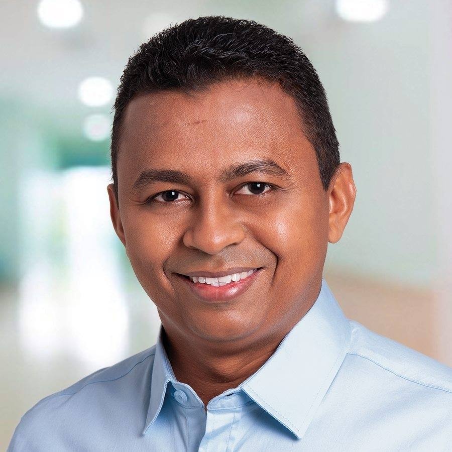 Dr. Francisco Costa