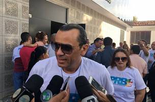 Vídeo mostra candidatos ao Senado brigando durante debate na OAB (Foto: -)