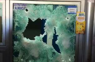 Quadrilha faz reféns em tentativa de assalto à lotérica e agências bancárias (Foto: -)