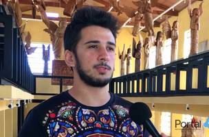 Jornalista Francisco Garcia fala sobre palestras para jovens e comenta luta contra o HIV (Foto: -)