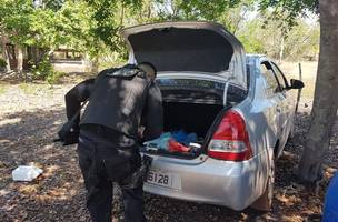 Polícia descobre sítio que era usado para guardar veículos roubados (Foto: -)