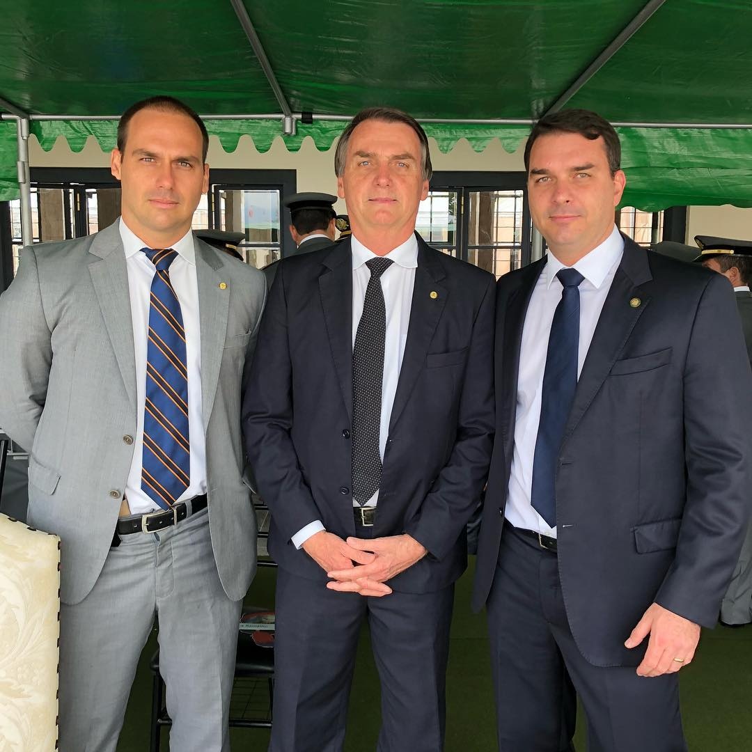 Bolsonaro e filhos