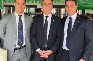 Bolsonaro e filhos (Foto: Bolsonaro e filhos)