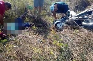 Motociclista perde controle de moto e cai em barranco em Parnaíba (Foto: -)