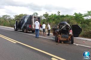 Ônibus colide em carro e deixa uma pessoa morta no interior do Piauí (Foto: -)