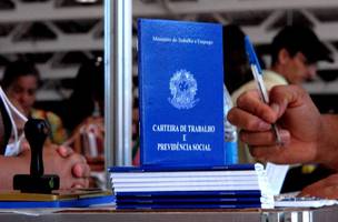 Carteira de trabalho (Foto: Marcello Casal/Arquivo/Agência Brasil)