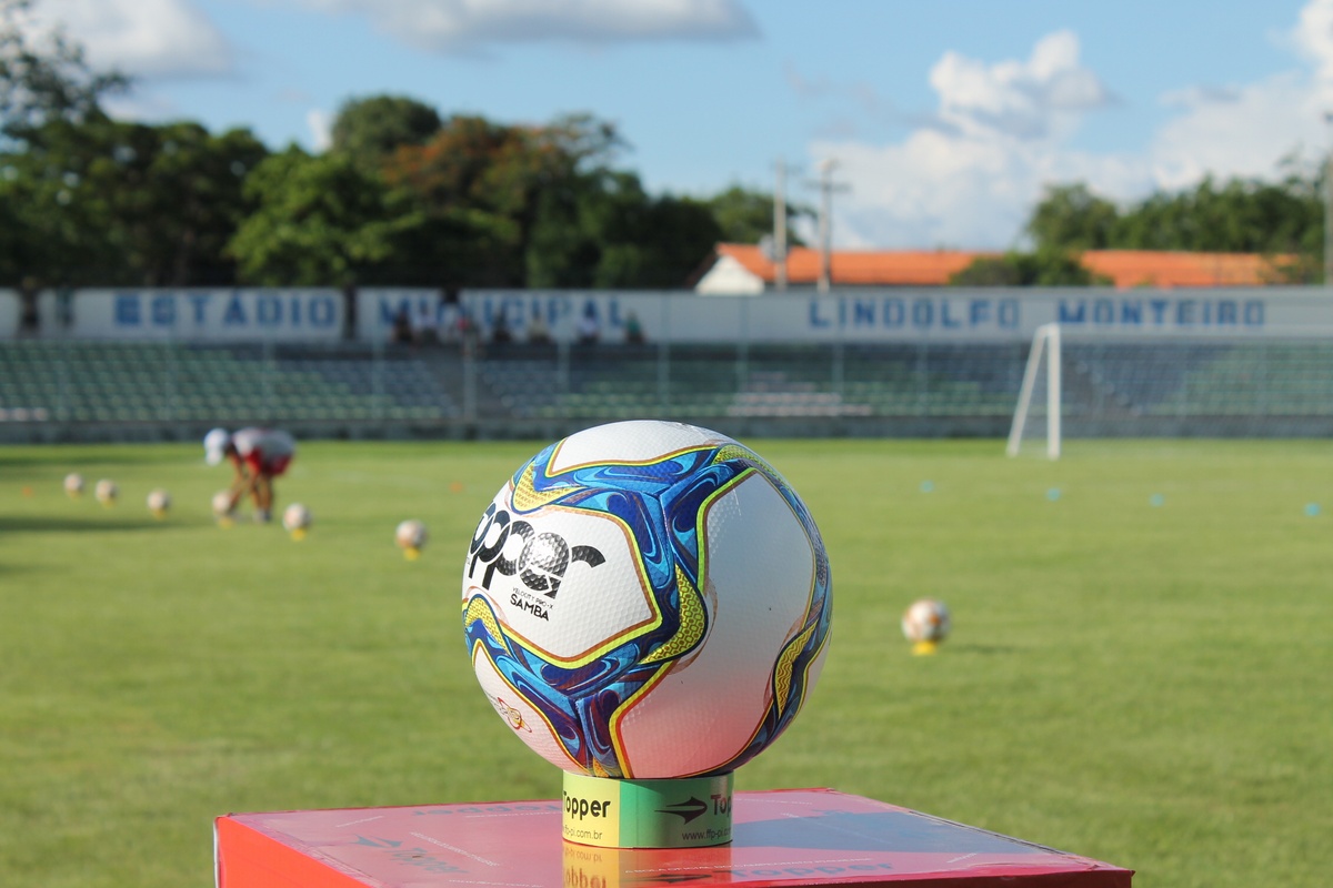 Estádio Lindolfo Monteiro