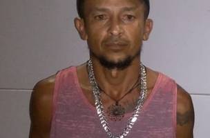 Acusado de tráfico de drogas queima dinheiro e faz churrasco para comemorar liberdade (Foto: -)