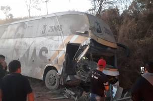 Acidente com ônibus de Jonas Esticado deixa três feridos na BR-226 no Maranhão (Foto: -)