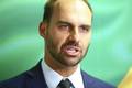 Licença de Eduardo Bolsonaro gera polêmica sobre perda do mandato