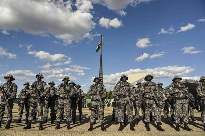 Militares